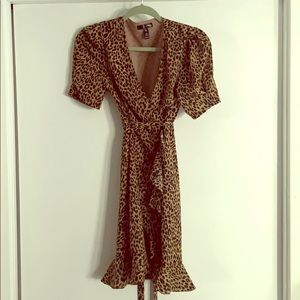 Puffy sleeve ruffle Leopard mini wrap dress
